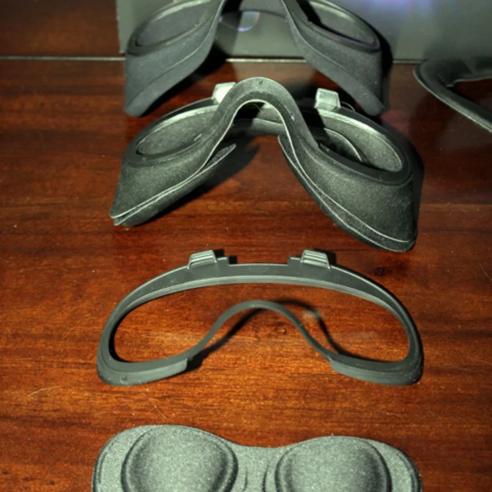 Oculus Quest Standalone Virtual Reality Gaming Headset Bundle - 128GB